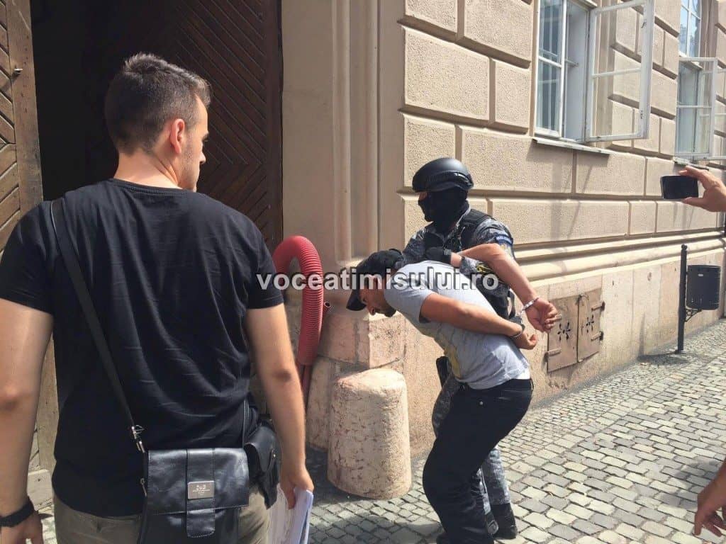 Ţiganii-care-au-atacat-doi-polițiști-din-Recaș12