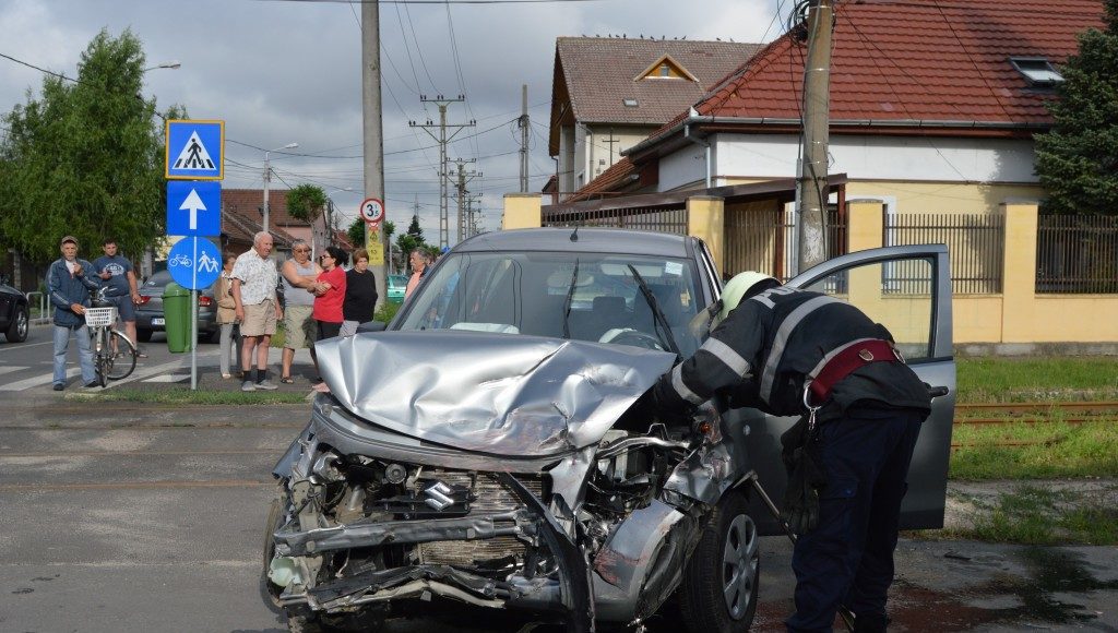 Accident-la-intersectia-strazilor-Musicescu-cu-Drubeta01