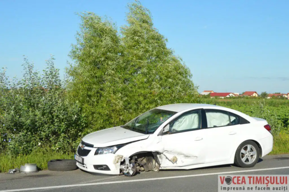 Accident pe centura Timișoarei. Două mașini avariate, din neatenția unui șofer