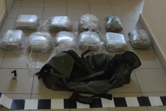 Sârbi prinși la frontieră în timp ce încercau să introducă peste 12 kg de canabis în țară