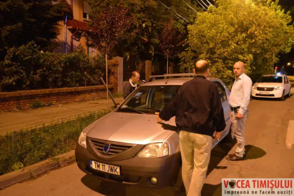 Urmărire pe străzile din Timişoara. Un tânăr a fugit de poliţişti cu maşina pe trotuar