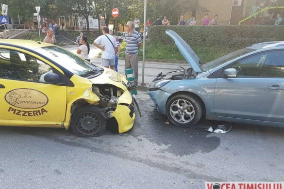 Cinci maşini distruse şi un tânăr la spital, în urma unui accident la Timişoara
