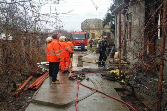 Drama la Teremia Mare, în a doua zi de Crăciun. Mama cu trei copii, rămasă pe drumuri după ce un incendiu le-a ars casa