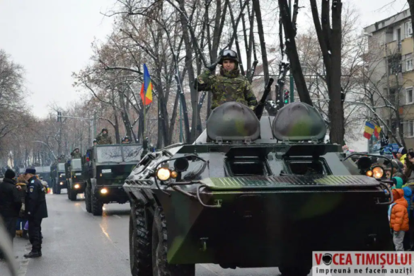 Parada militară de 1 Decembrie, admirată de mii de timişoreni în faţa Consiliului Judeţean Timiş