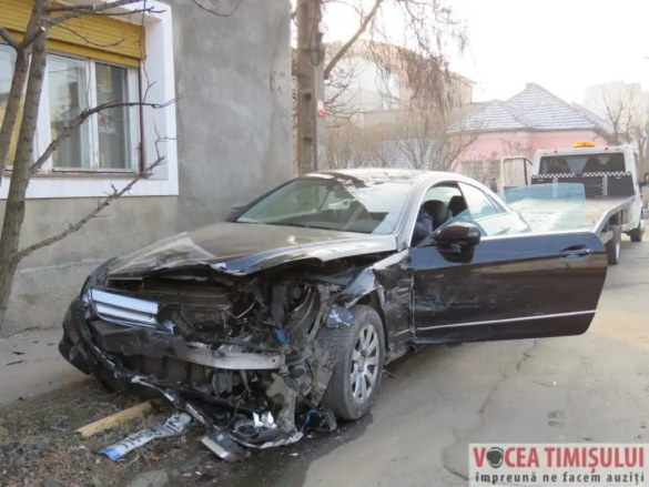 Accident intersectia strazilor Renasterii cu Telegrafului15 jpg