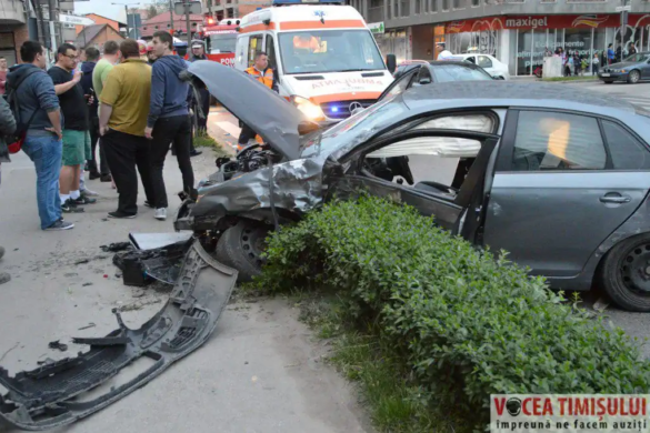 Accident! Un şofer a ajuns la spital după ce nu a acordat prioritate