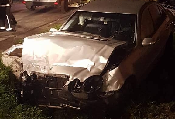 Accident la Giroc. Un adolescent cu Mercedes a făcut praf un Audi!