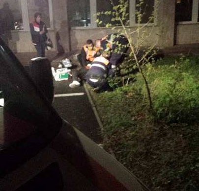 Un tânăr a căzut de la etajul doi al Universităţii de Vest. Explicaţia dată medicilor