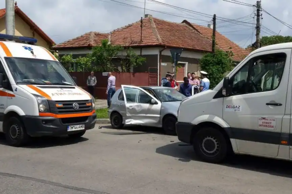 Impact între un Volkswagen și o autoutilitară, la Timișoara. Cine a ajuns la spital din cauze neatenției