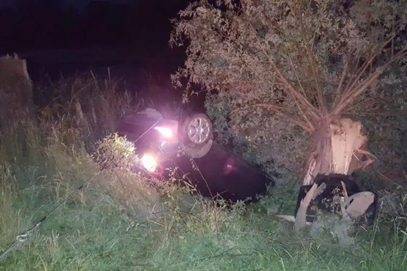 MORT de beat la volan, la un pas de moarte după ce a pierdut controlul maşinii şi a ajuns într-un iaz