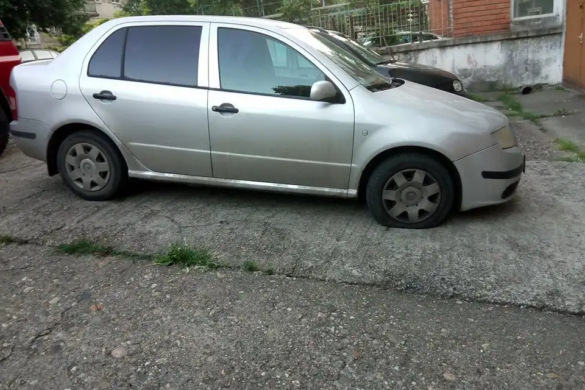 Legea străzii, la Timişoara. Un patron de service auto i-a dezumflat roţile unei timişorence care a parcat lângă afacerea sa