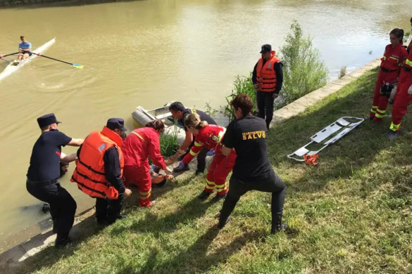 Incident RIDICOL. Un tânăr a murit înecat în Bega, după ce a sărit în apă ca să scape de bătaie