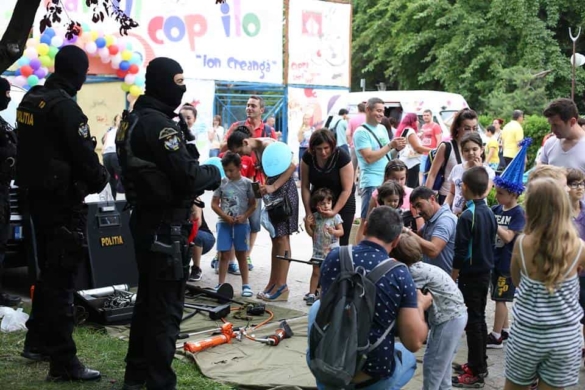 Distracţie pe cinste de 1 iunie, în Parcul Copiilor. Atracţiile la care s-au format cozi