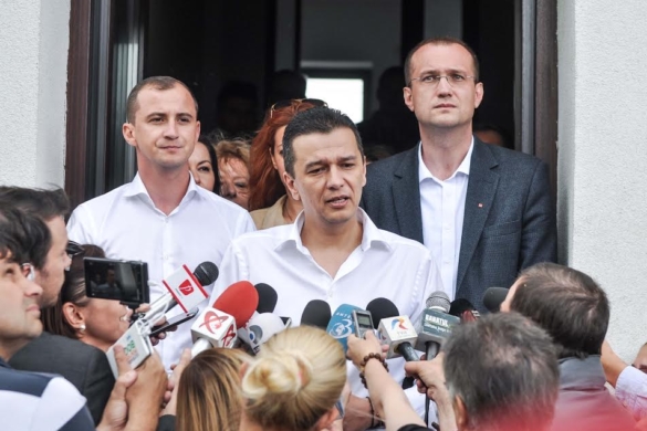Sorin Grindeanu, aşteptat de susţinătorii săi la PSD Timiş. UPDATE Grindeanu îi cere lui Dragnea să fie bărbat