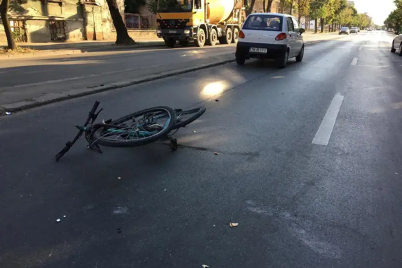 Biciclistă IZBITĂ în plin pe trecerea de pietoni, la Timișoara. Explicația șoferului