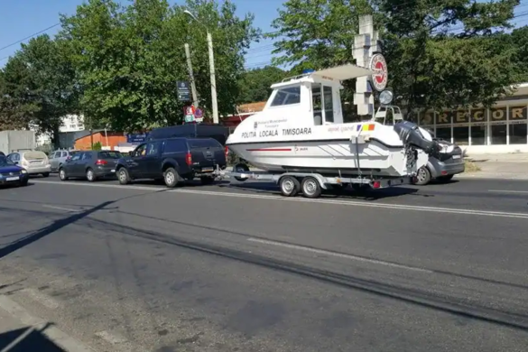 Poliţia Locală, cu şalupa pe Bega. Timişorenii au tot interzis la vaporaşele cumpărate din banii lor