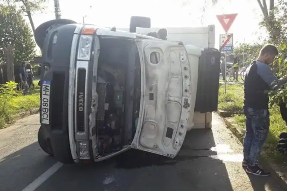 Şofer băgat în spital de conducătorul unei autoutilitare care nu a oprit la indicatorul STOP