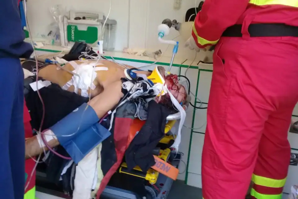 Motociclist izbit ÎN PLIN de un şofer care a virat fără să se asigure, langă Timișoara