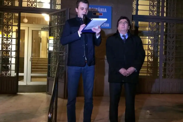 Protest anemic în fața Prefecturii Timiș. Câți liberali vor să dea jos guvernul