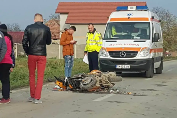 Mopedist fără permis, băgat în spital de o șoferița neatentă