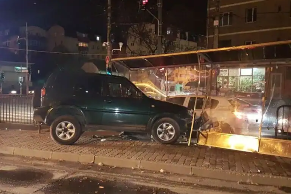 Maşină proiectată într-o staţie RATT, la Timişoara. Cauza stupidă a producerii accidentului