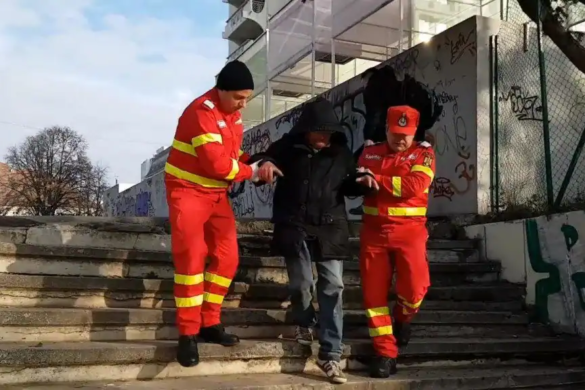 VIDEO Om căzut pe stradă, tratat cu aroganţă de un echipaj SMURD, la Timişoara