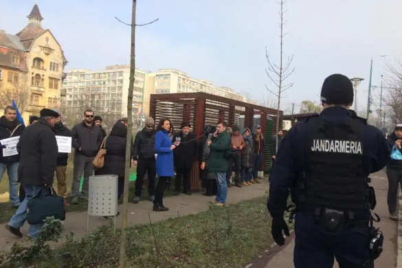 Protest in fata PSD Timis. Oamenii vor sa il trimita pe Dragnea in Rusia