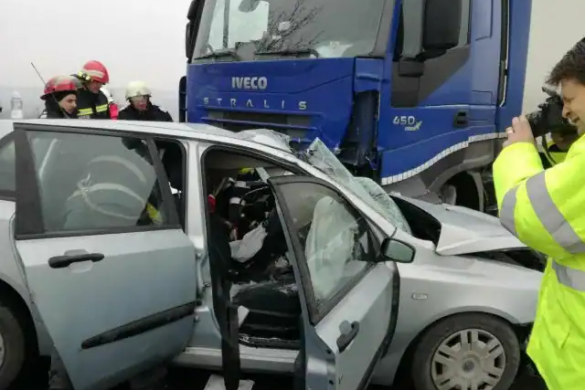 Accident tragic. Un barbat a murit, iar sotia si cei trei copii, din care un bebelus, sunt in stare grava