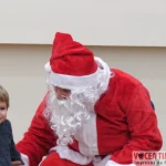 Mos Craciun in vizita la Spitalul Judetean12 jpg