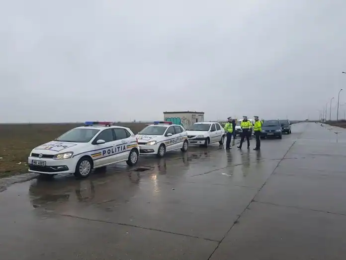 Sofer beat, practica taximetria la negru. Politistii de la Rutiera, verificari in parcarea de la Iveco