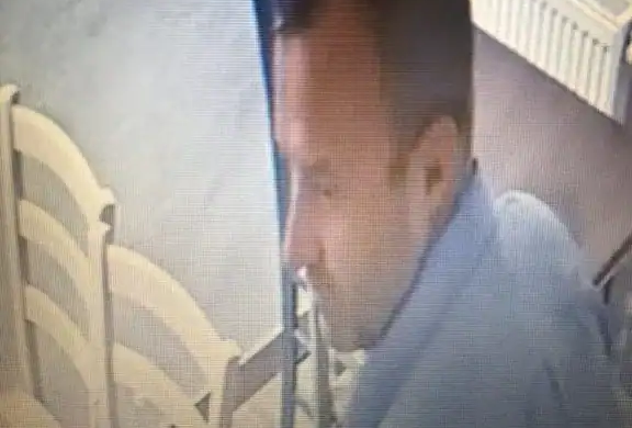 Cautat de politisti dupa ce a inselat un batran cu 900 de lei. Suna la 112 daca il vezi