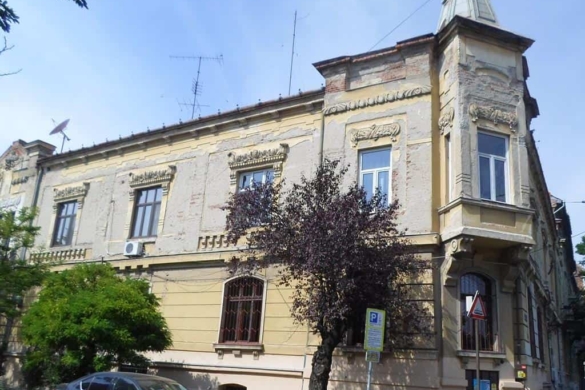 Pericol public, la Timișoara! Cade tencuiala de pe imobilele în care locuiesc, dar nu le pasă