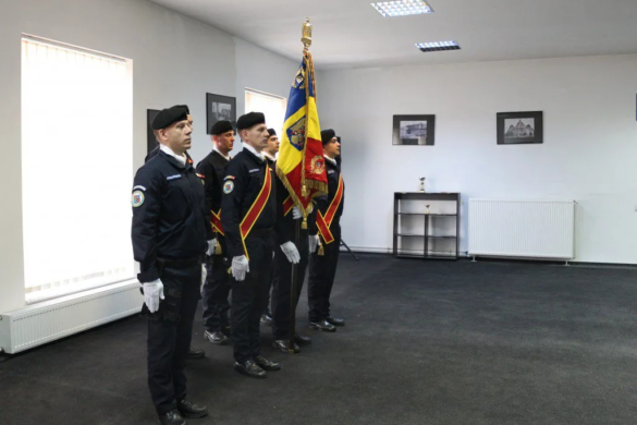 FOTO Drapelul de lupta al jandarmilor din Gruparea Mobila Timisoara a fost ”actualizat” si sfintit