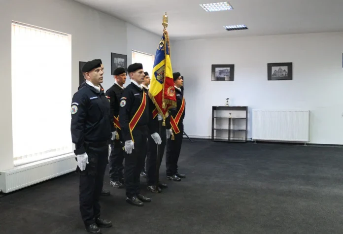 FOTO Drapelul de lupta al jandarmilor din Gruparea Mobila Timisoara a fost ”actualizat” si sfintit