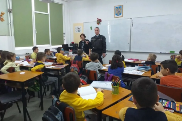 Profesorii, inlocuiti cu politisti locali la Timisoara. Vezi ce i-au invatat pe elevi