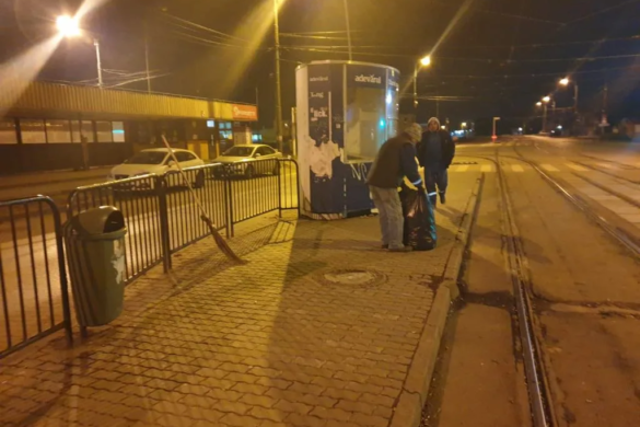 Zeci de angajați mobilizați pentru curățarea stațiilor STPT