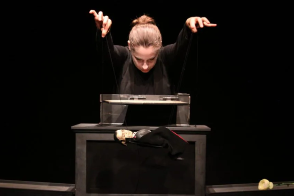 Viata lui Bela Lugosi, prezentata cu marionete pe scena Teatrului Maghiar din Timisoara