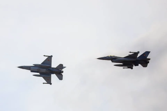 VIDEO Realimentarea in zbor a avioanelor F-16 Fighting Falcon, filmata de Fortele Aeriene Romane