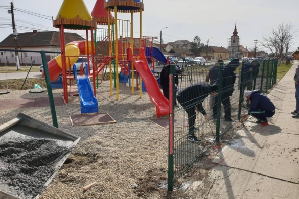 Loc de joaca pentru copiii din Sacalaz, amenajat chiar in centrul comunei