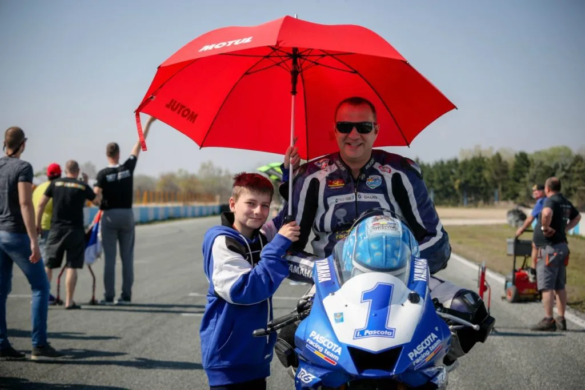 Debut „castigator” în noul sezon de motociclism viteză pentru Patrick și Ionel Pascotă