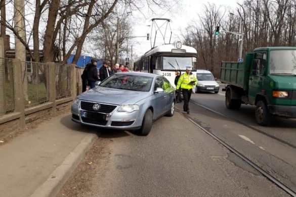 Nici amenzile nu limiteaza NESIMTIREA soferilor care blocheaza tramvaiele, la Timisoara