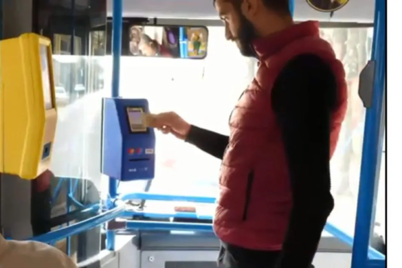 VIDEO STPT invata calatorii cum se folosesc dispozitivele de plata cu card bancar din mijloacele de transport