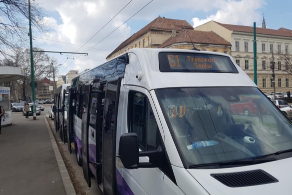 Peste zece mii de calatorii inregistrate cu microbuzele care asigura transportul scolar, la Timisoara