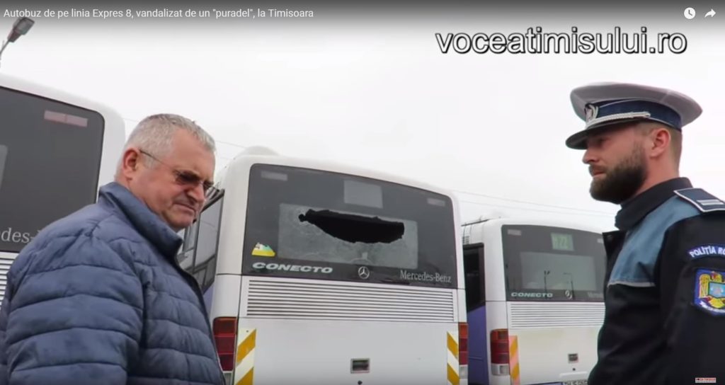 VIDEO INCREDIBIL! Autobuz de pe linia Expres 8, vandalizat de un "puradel", la Timisoara 3