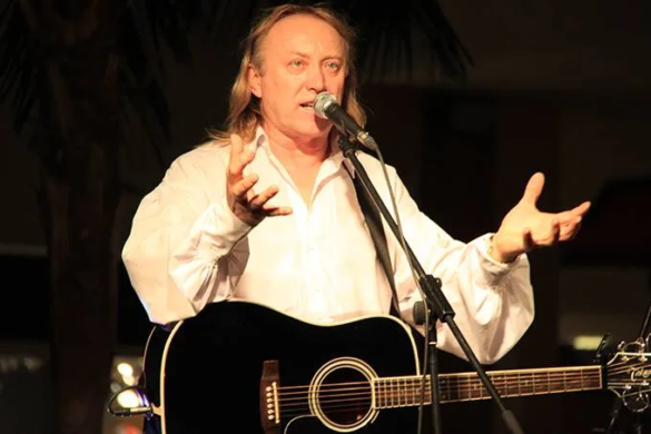 Stefan Hrusca aduce ”Un copac cu flori” la Timisoara
