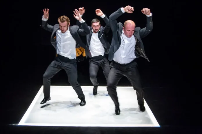 Inghesuiala in LIFT, la Teatrul Maghiar de Stat lift jpg