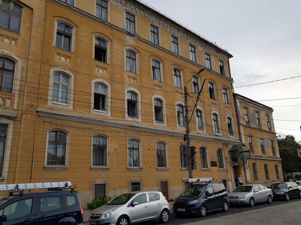 Deținuții ca-n puf, elevii ca-n PUȘCĂRIE! A început noul an școlar la liceul MIU
