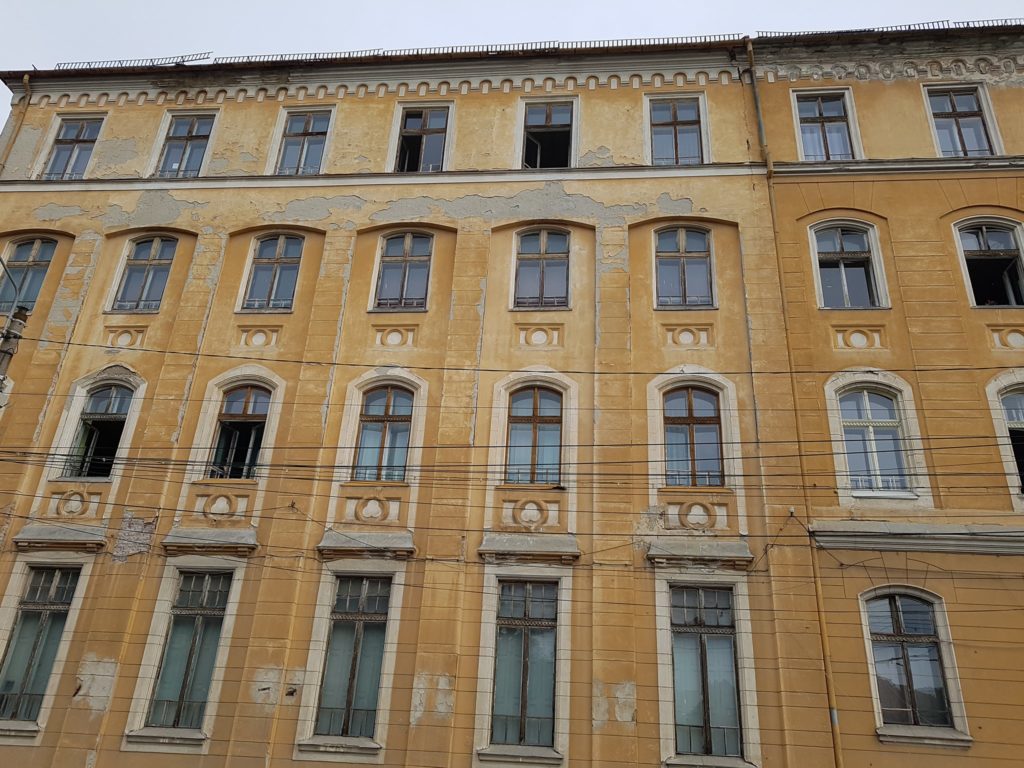 Deținuții ca-n puf, elevii ca-n PUȘCĂRIE! A început noul an școlar la liceul MIU