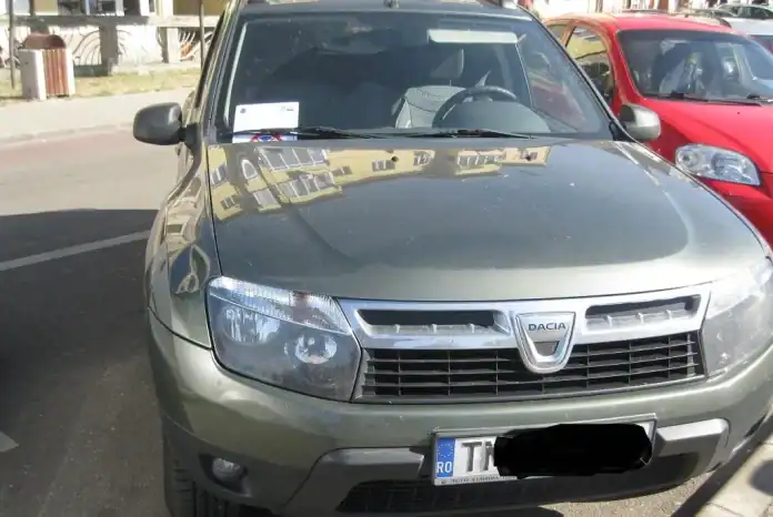 A stat cu masina ”pe interzis” si a ignorat politistii locali. Acum plateste amenzi