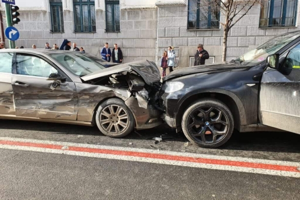 VIDEO Accident sub nasul primarului Nicolae Robu, (și) din cauza semafoarelor nefuncționale